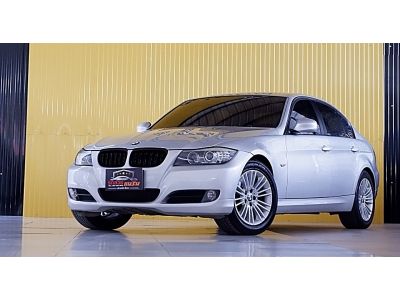 2010 BMW 320d 2.0 E90 SE Sedan AT สีเงิน เกียร์ออโต้ เครื่องดีเซล บอดี้สวย ไม่มีอุบัติเหตุ เป็นรุ่นที่ประหยัดเชื้อเพลิงดีมาก